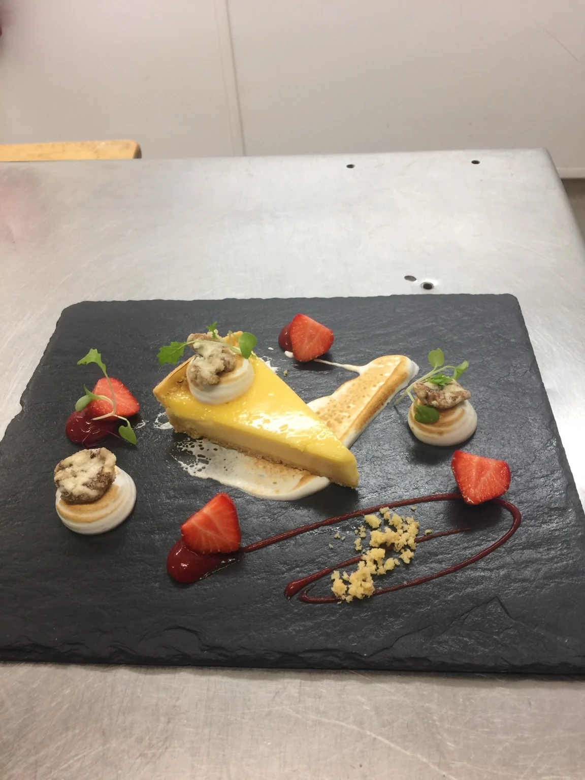 Elegant lemon tart dessert